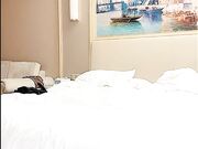 专业团队酒店自拍无套啪啪女仆装传教士打桩白浆流出多个角度抽插